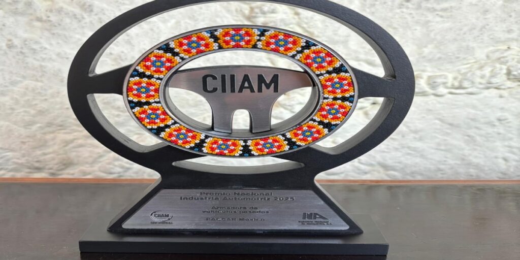 Premio CIIAM 2025, concedido por la INA a PACCAR México por su compromiso con la innovación. Factor Automotor