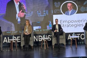 (De izq. a der.) Manuel Montoya, director general de CLAUT; Adriana Mazcouzet; Eduardo Watty, sales VP Mobility de Bosch, y Alberto de Icaza, director de asuntos externos ZF México. Factor Automotor
