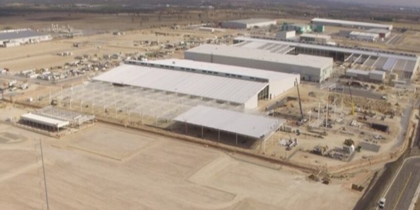 La planta COMPAS comenzó a construirse en 2016, en los años siguientes Nissan y Mercedes-Benz comenzaron a producir sus respectivos modelos, Infiniti y GBL. Factor Automotor