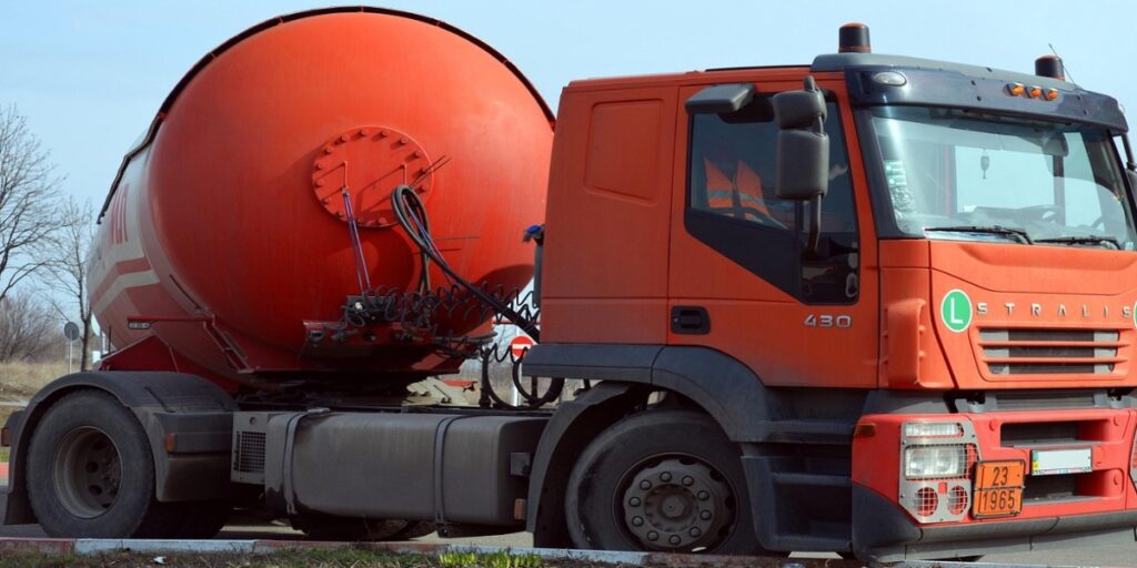 Los gestores de flotas tienen un plazo de seis meses para instalar los sistemas GPS en sus pipas o unidades que transportan combustibles. 