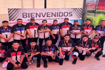 Ganadores-del-Campeonato-Nacional-de-Técnicos-Masters-de-Kenworth-en-Santa-Catarina,-Nuevo-León.-Factor-Automotor