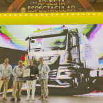 Miguel Ángel Martínez Millán y directivos de Volkswagen Truck & Bus en la Noche de Casino de la Convención CANACAR 2025