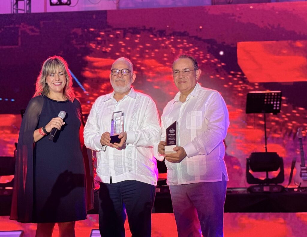 Miguel Ángel Martínez Millán, presidente nacional de CANACAR; Alejandro Malagón, presidente de CONCAMIN Y representante de Grupo SIMSA