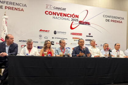 Directivos de CANACAR en la conferencia de prensa de la Convención Nacional 2025 Factor automotor