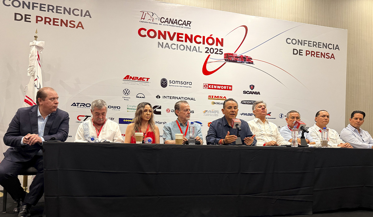 Directivos de CANACAR en la conferencia de prensa de la Convención Nacional 2025 Factor automotor