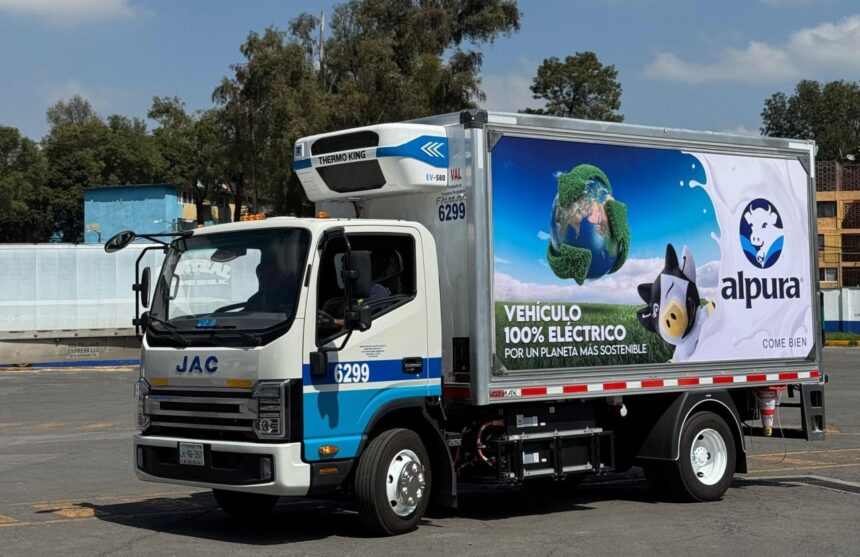 JAC-Mexico-entrega-sobresaliente-flota-a-Alpura-Factor-Automotor.