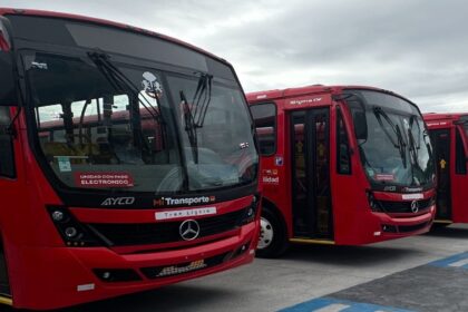 Las unidades Mercedes-Benz también ayudarán a reducir las emisiones contaminantes ya que son de las más modernas de la marca. Factor Automotor