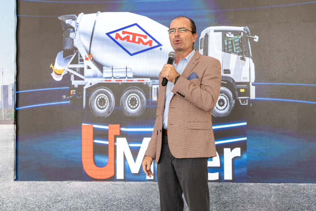 Pablo Mastretta, director comercial de MTM, durante la presentación de la nueva mezcladora. Factor Automotor
