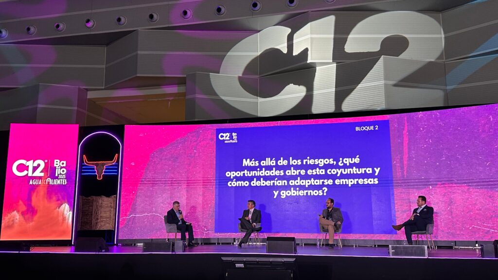 Julio Di-Bella, fundador y Presidente de El Gran Bajío Network; Luis Ernesto Rojas, director general de COFOCE. Alfredo Rodríguez, director del Clúster Logístico de San Luis Potosí y Alfonso Valdés, presidente de INDEX Guanajuato, durante el panel: “T-MEC en revisión: escenarios, riesgos y oportunidades para el Bajío”, en C12 Bajío 2025