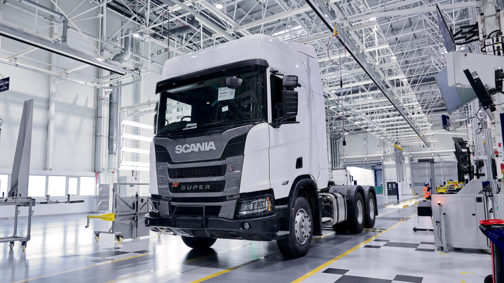 Tractocamión Scania XT Super en planta de producción 