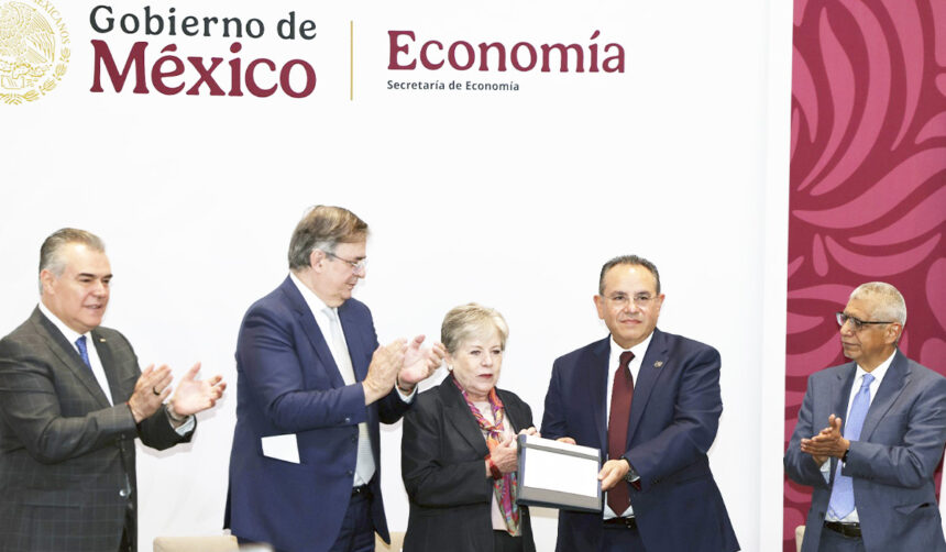 Autoridades del Gobierno de México y CANACAR presentan el acuerdo ambiental que pone fin a la importación de camiones y autobuses chatarra.