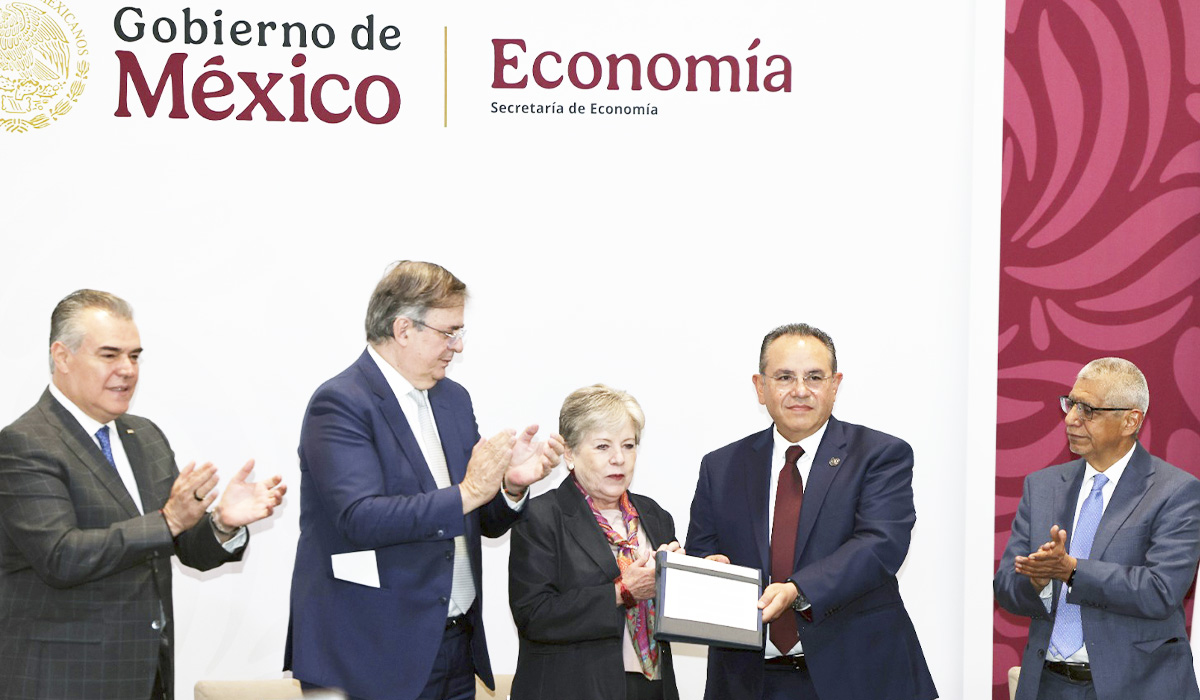 Autoridades del Gobierno de México y CANACAR presentan el acuerdo ambiental que pone fin a la importación de camiones y autobuses chatarra.