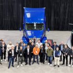 Clientes visitaron las plantas y centros de invención tecnológica de Kenworth y PACCAR en Washington. Factor Automotor