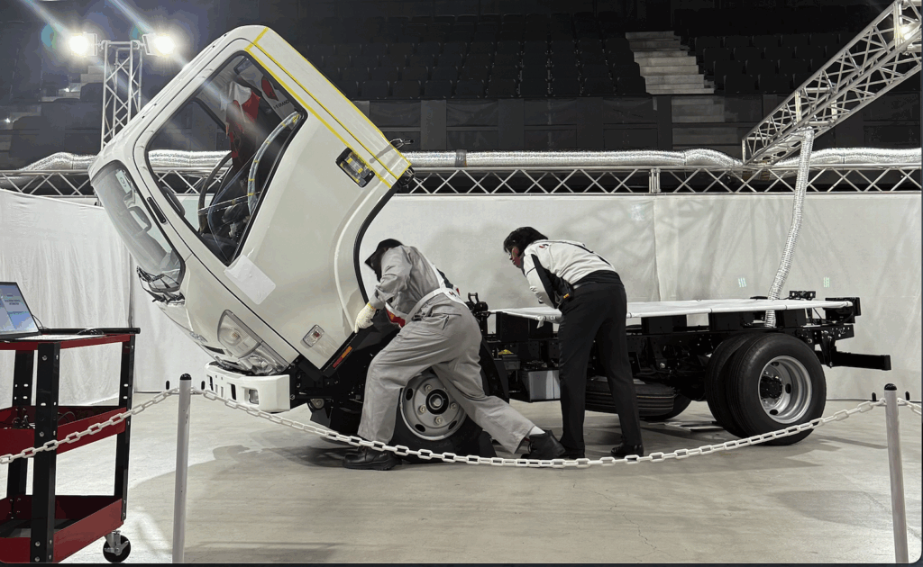 Dos técnicos demostraron sus habilidades en el Isuzu Grand Prix International 2025. Factor Automotor