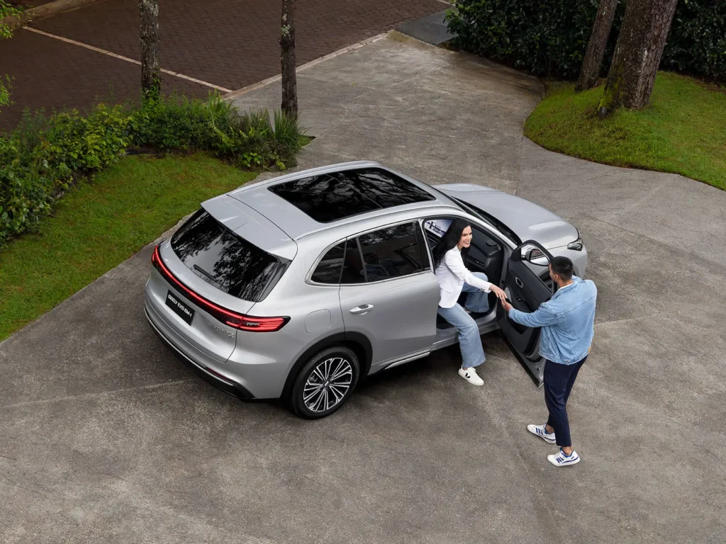 Para el próximo 2026, Geely ampliará su oferta de nuevas energías con vehículos híbridos y eléctricos. Factor Automotor Para el próximo 2026, Geely ampliará su oferta de nuevas energías con vehículos híbridos y eléctricos. Factor Automotor