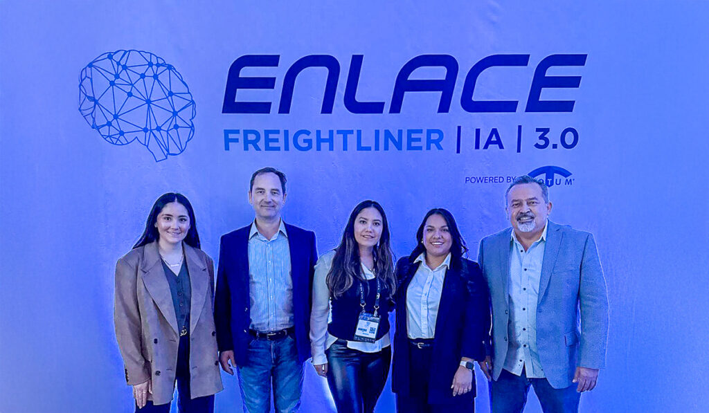 Montserrat García, Senior Partner Marketing LATAM; Ofelia Tapia, Partner Development Manager; Valeria Rodríguez, Aftermarket Manager  en el marco de Expo Transporte