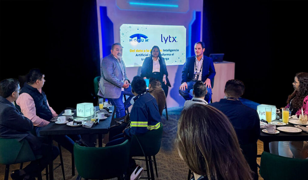 Tecnomotum y Lytx con transportistas durante su presentación de soluciones inteligentes en Expo Transporte 2025
