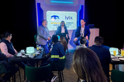 Montserrat García, Senior Partner Marketing LATAM; Ofelia Tapia, Partner Development Manager; Valeria Rodríguez, Aftermarket Manager en el marco de Expo Transporte Factor automotor