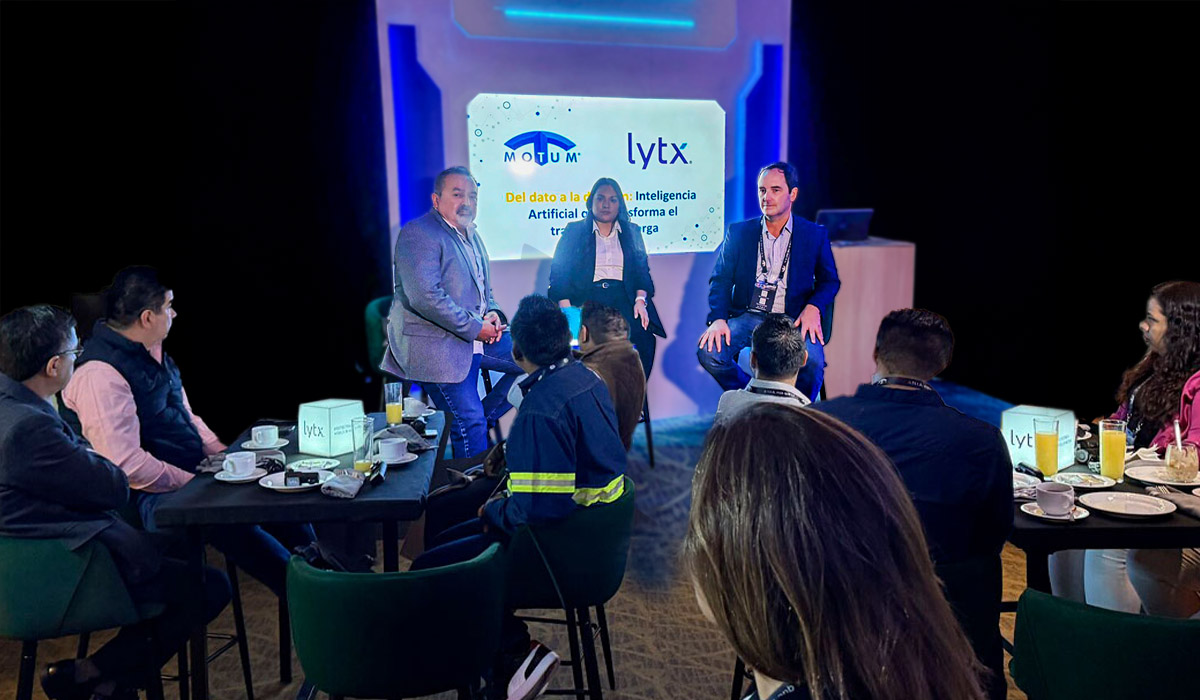 Montserrat García, Senior Partner Marketing LATAM; Ofelia Tapia, Partner Development Manager; Valeria Rodríguez, Aftermarket Manager en el marco de Expo Transporte Factor automotor