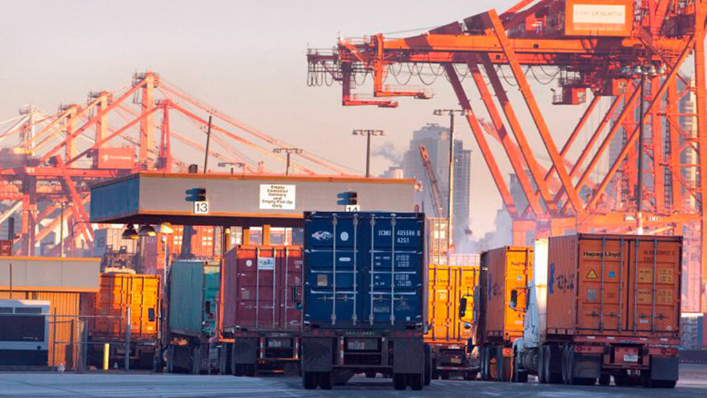 Autotransporte de carga en México opera en puertos y corredores logísticos, principal motor del sector transporte según la Encuesta Anual de Transportes del INEGI