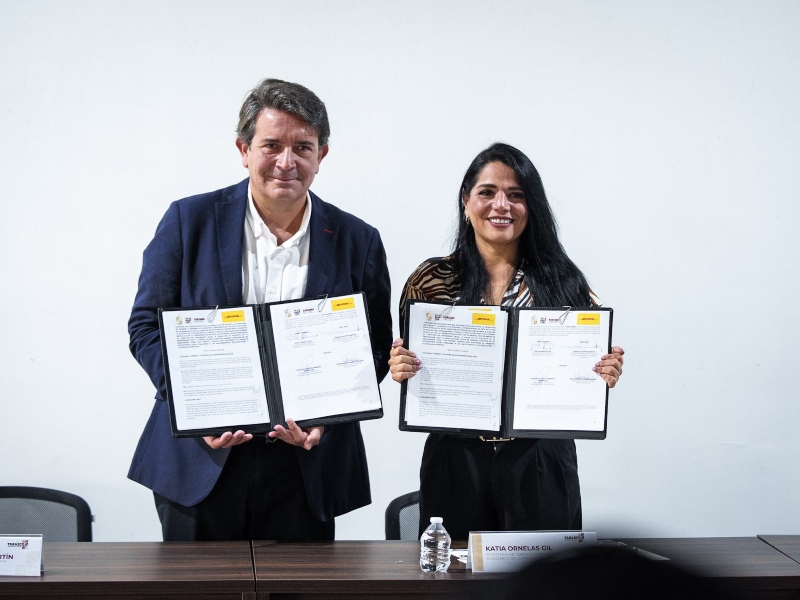 Convenio MiPyMEs. Tabasco y DHL Express formalizan la alianza que otorga hasta 65% de descuento a artesanos para envíos internacionales.