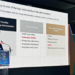 Guido Vildozo de S&P Global Mobility durante su presentación en el Foro Automotor AMDA 2025 sobre aranceles automotrices e inversión en México Factor automotor
