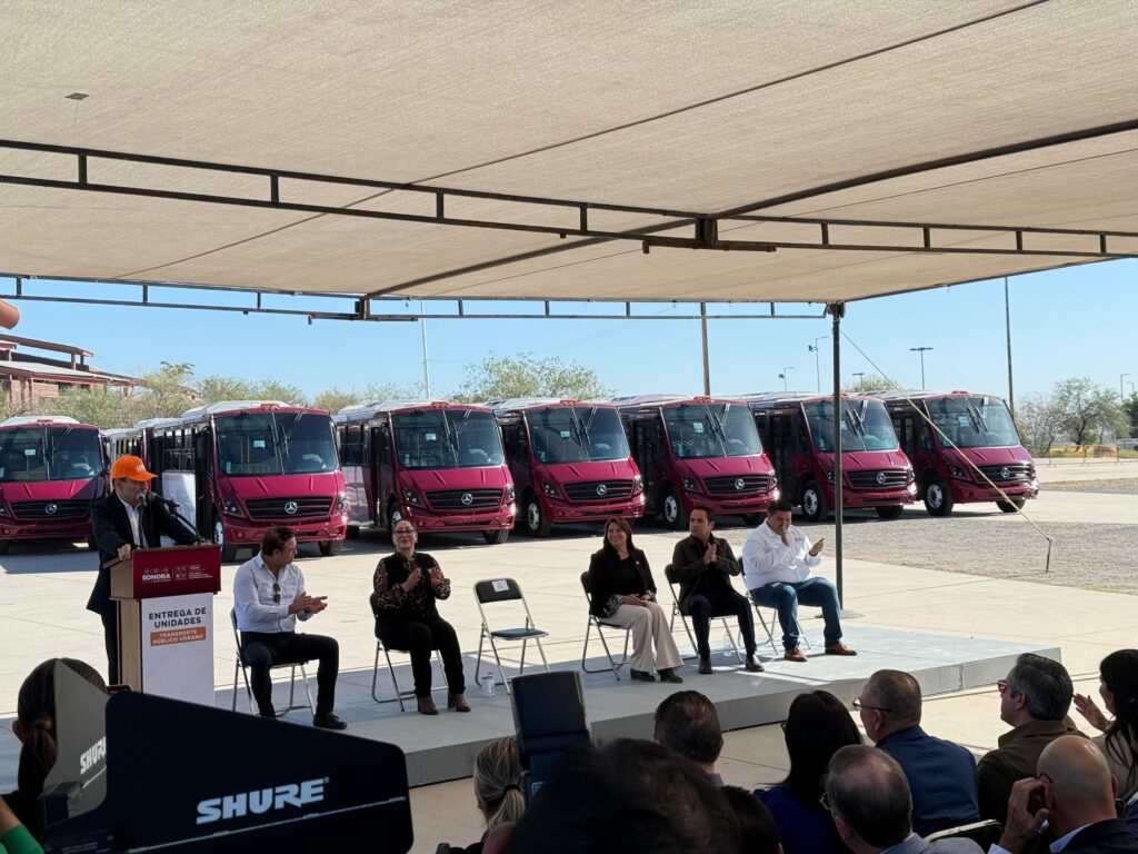 Velocity Vehicles, distribuidor de Mercedes Benz en Hermosillo, hizo entrega de los nuevo autobuses. Factor Automotor