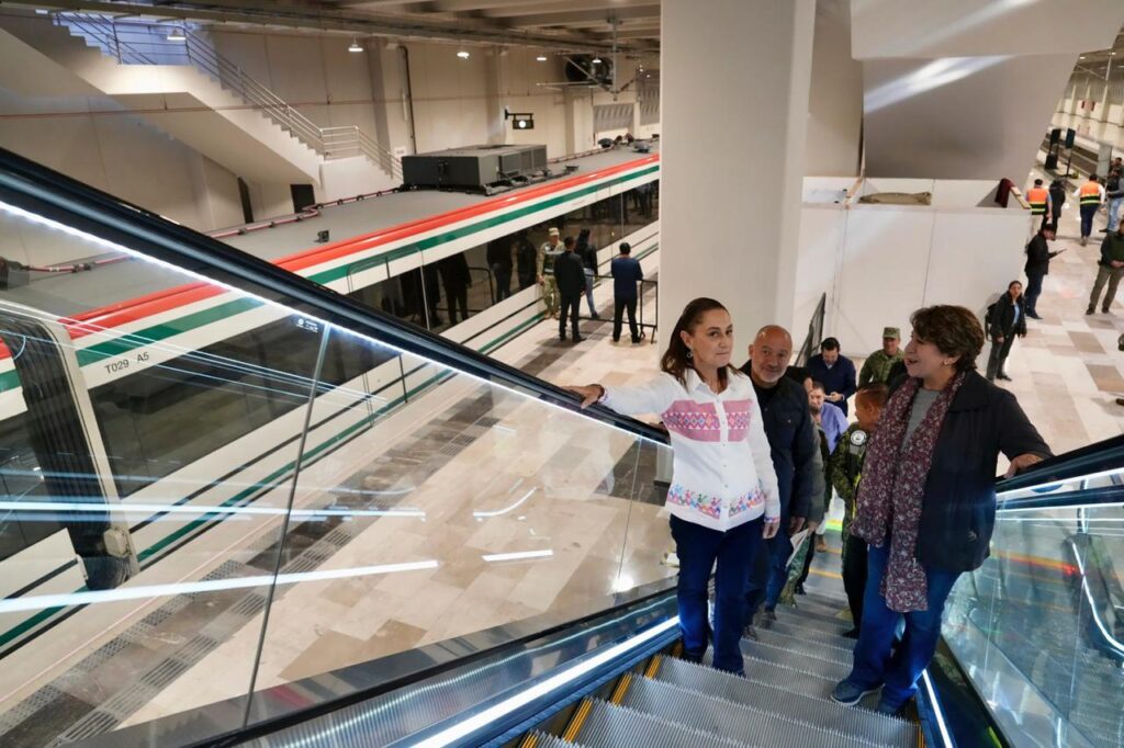 La presidenta Claudia Sheinbaum, y la gobernadora, Delfina Gómez. Factor Automotor