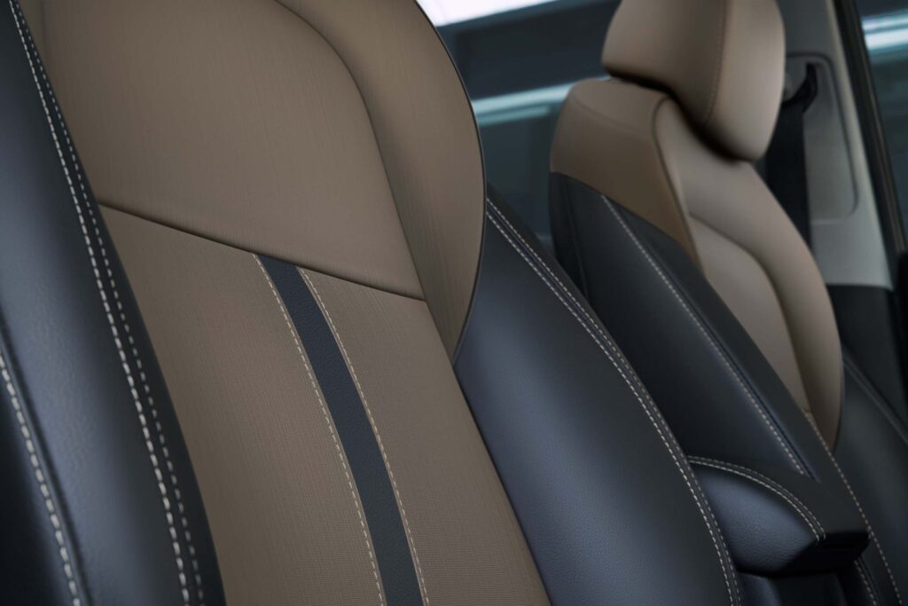 El interior de esta SUV compacta de Chevrolet bitono, le agrega elegancia y sofisticación. Factor Automotor