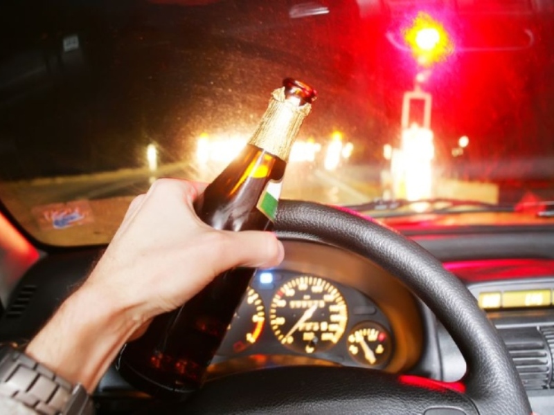 Organizaciones civiles y especialistas insisten en la necesidad de una política nacional del alcohol en México.
