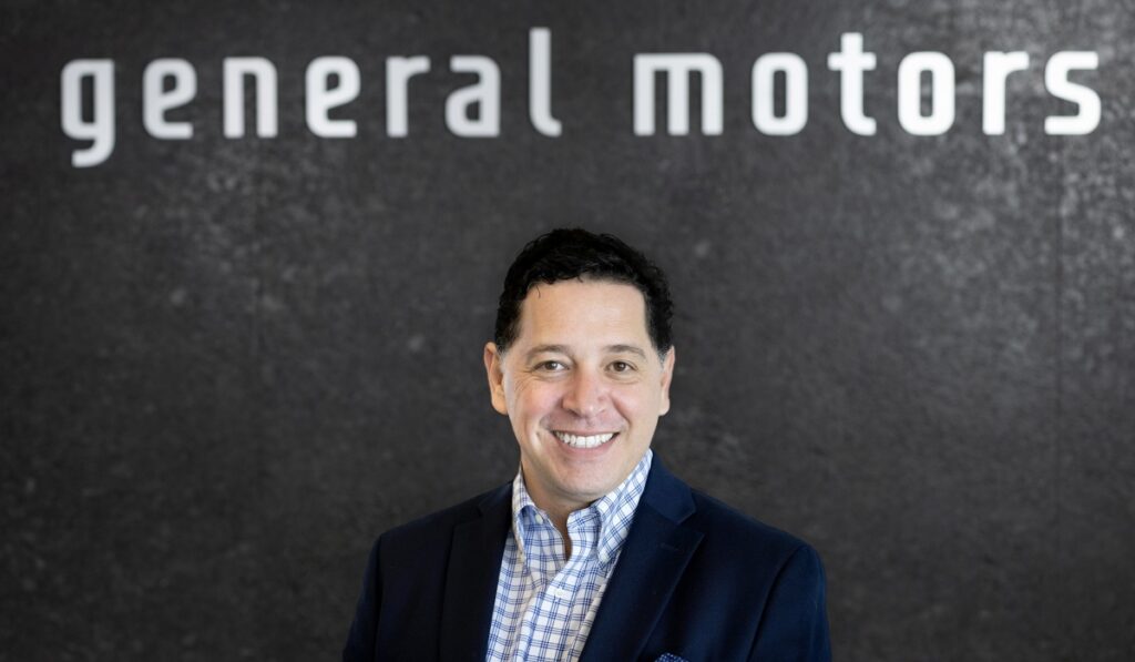 El nombramiento de Víctor Cabral refuerza la presencia del talento mexicano en posiciones globales de General Motors.