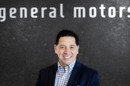 El nombramiento de Víctor Cabral refuerza la presencia del talento mexicano en posiciones globales de General Motors.