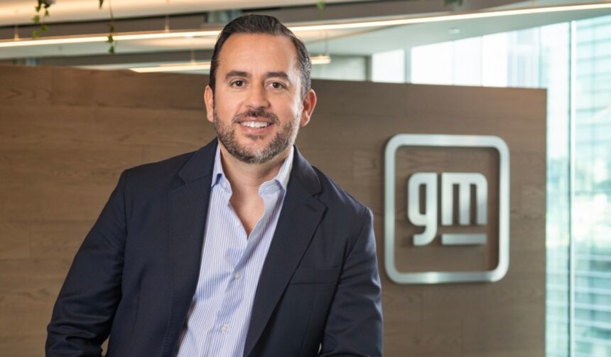 El directivo mexicano encabezará la estrategia regional de General Motors desde Dubái.