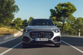 La nueva Mercedes-Benz GLB eléctrica combina diseño todoterreno, electrificación y versatilidad real para la vida diaria.