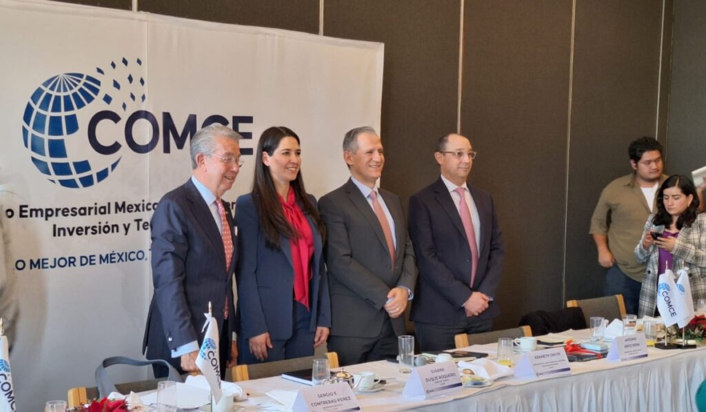 El COMCE prevé un aumento del 6.5% en exportaciones para 2026, impulsando las ventas externas en México a 700,000 millones.