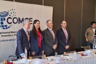 El COMCE prevé un aumento del 6.5% en exportaciones para 2026, impulsando las ventas externas en México a 700,000 millones.