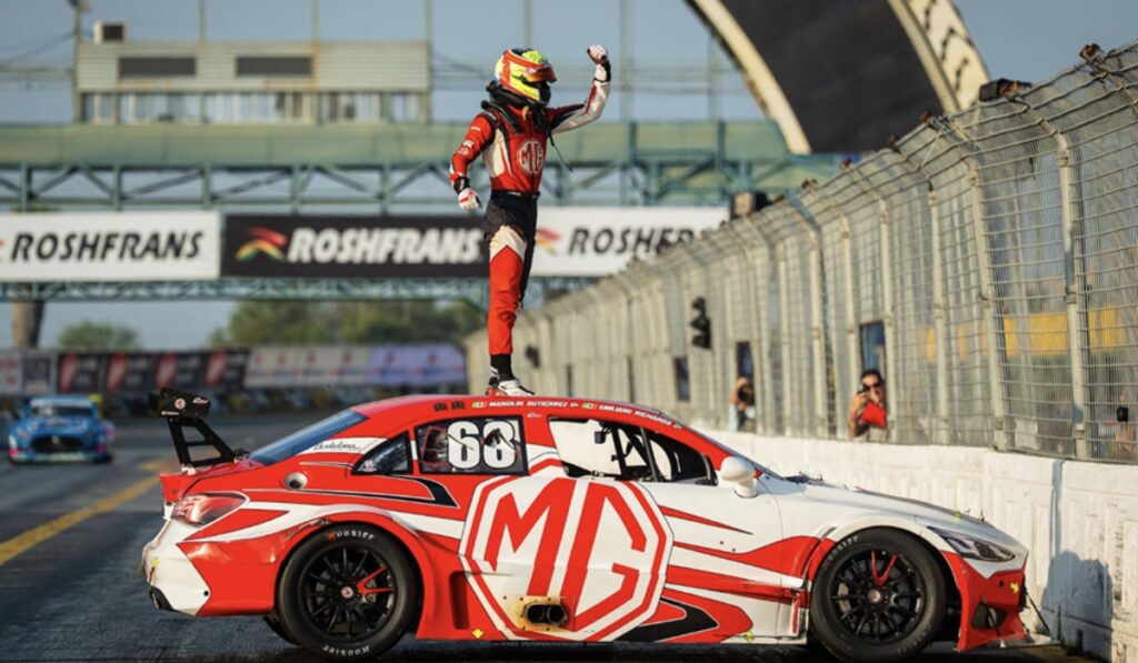 El equipo MG Motor levanta el trofeo de campeón tras una intensa definición en la última fecha del campeonato.