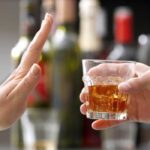 El consumo excesivo de alcohol durante periodos festivos satura los servicios de urgencias hospitalarias.