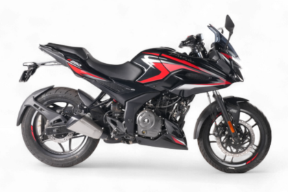 Pulsar F250 incorpora iluminación LED y frenos ABS de doble canal para mayor seguridad en ruta.