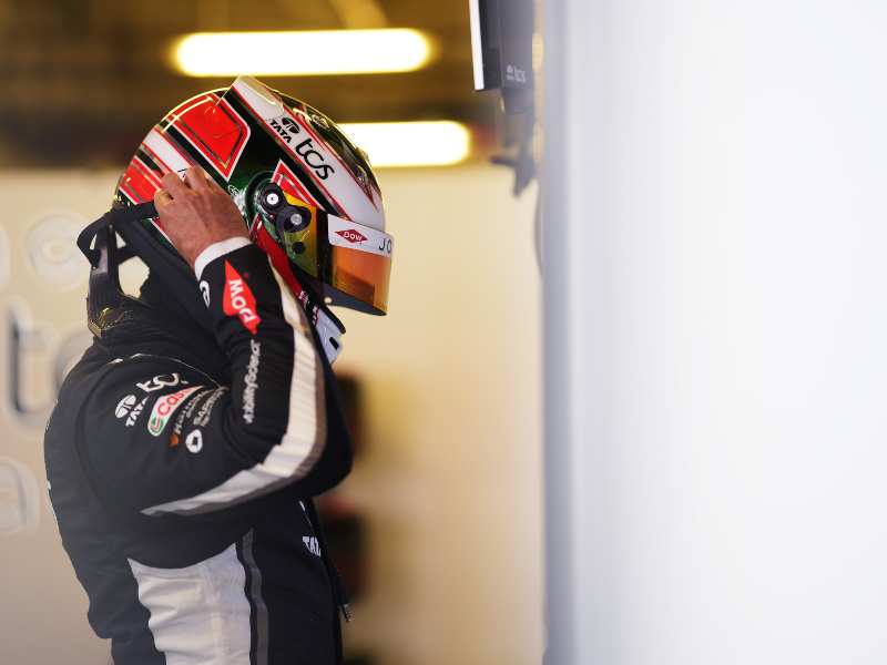 El tráfico en el pelotón medio y los contactos en pista condicionaron el resultado de Jaguar TCS Racing.