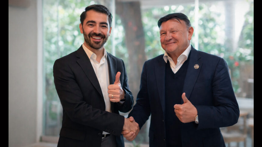 Augusto-Ramos-y-Romulo-Mejia-sellan-importante-alianza-para-fortalecer-la-unidad-de-la-CANACAR-Factor-automotor.j