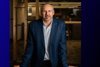 Derrick Halvorsen, actual Managing Director de Mercedes-Benz Mobility México.