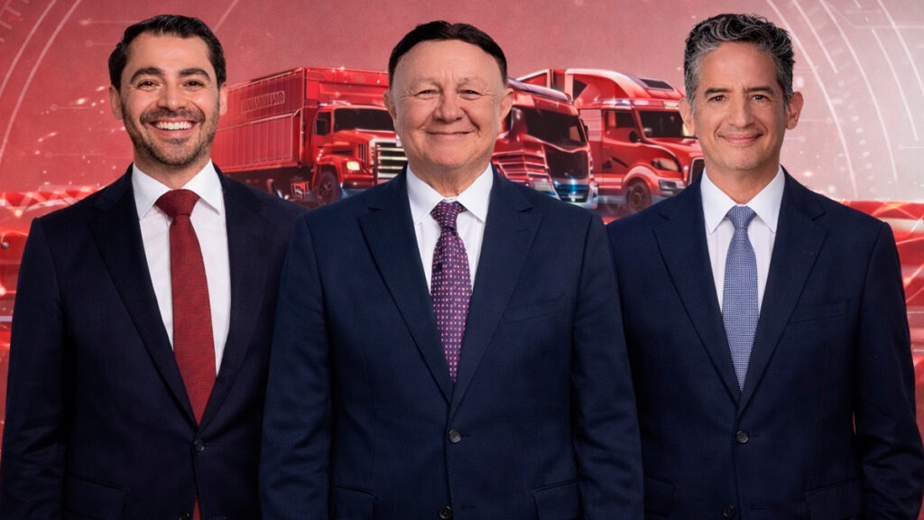 Augusto Ramos, Rómulo Mejía y Ramiro Montemayor, aspirantes a la presidencia de CANACAR, durante el registro de candidaturas del proceso electoral 2026