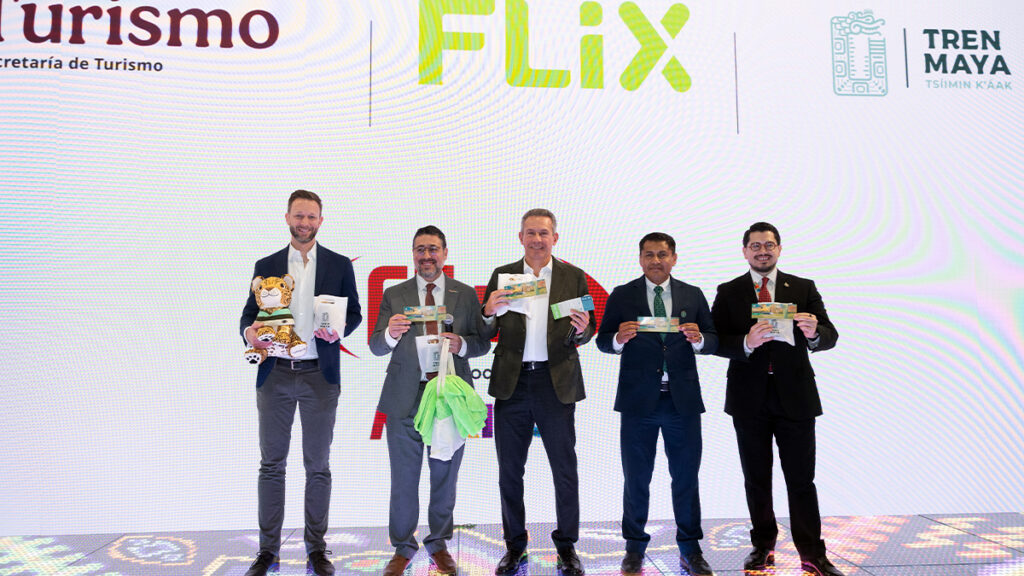 Directivos de Flix, Secretaría de Turismo y Tren Maya durante la presentación de una alianza para impulsar la movilidad turística y la comercialización de boletos en México.