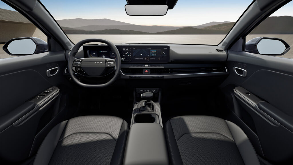 El interior ofrece un ambiente tecnológico con múltiples funciones y conectividad. Factor Automotor