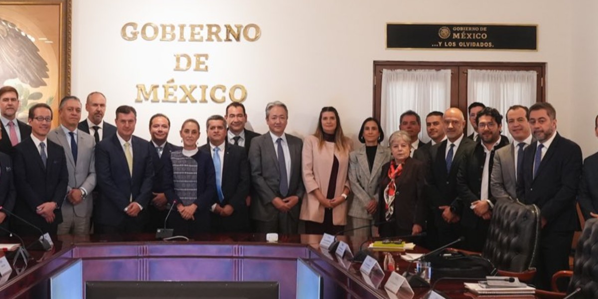 Sheinbaum se reúne con la Industria Automotriz