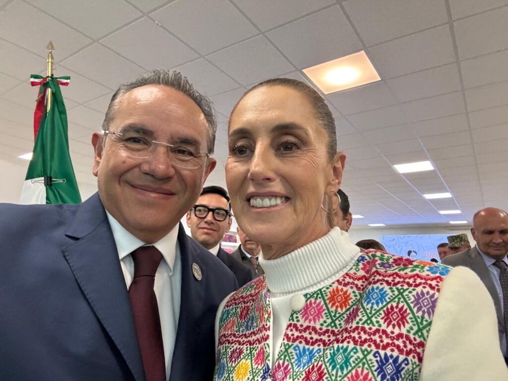 Miguel Ángel Martínez Millán, presidente de la CANACAR, y la presidenta Claudia Sheinbaum. Factor Automotor