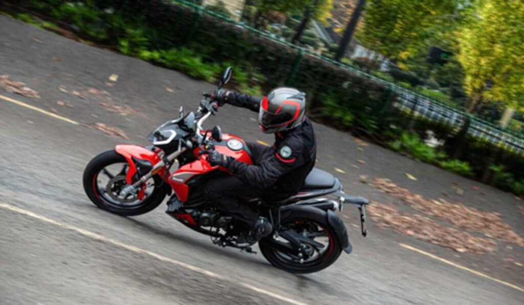 Rodar en moto exige atención plena y rompe con la rutina del llamado Blue Monday.