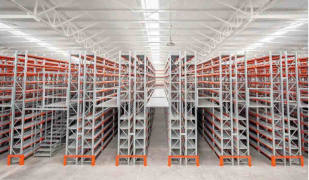 Los almacenes aprovechan la altura para aumentar capacidad sin expandirse horizontalmente.