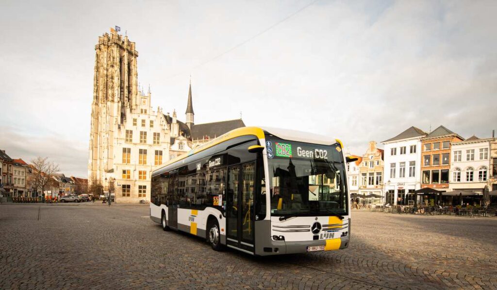 Los autobuses eCitaro forman parte del plan para operar una flota libre de emisiones locales hacia 2035.
